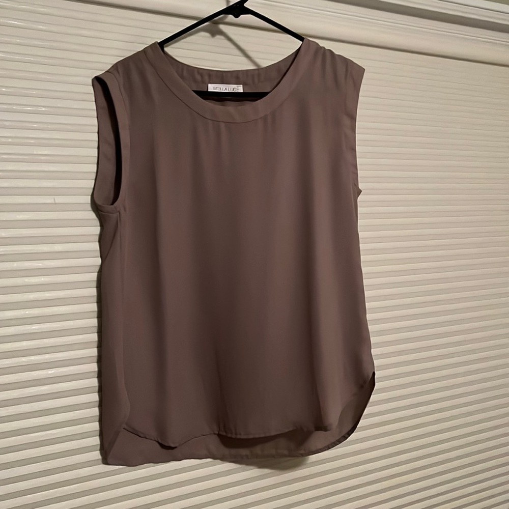 Woman’s sleeveless top.